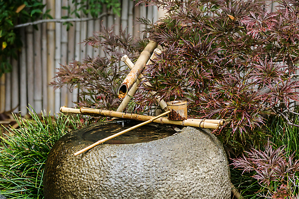 포토 JPG 해외이미지 전통 종교 문화 불교 자연 사람없음 장식 초록색 물 환경 정원 일본 침묵 봄 흐름 마시기 바위 투명 액체 개울 붓기 떨어짐 씻기 청소 순수 분수 튜브 내추럴 옛날 정중 파이프라인 하수 해외202004 해외포토 자연요소 계절 아시아 컬러 컨셉 모션 강 소리 청결 돌_바위 생태계 파이프_관 파일형식 이미지허브