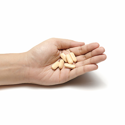 포토 JPG 해외이미지 손 실내 들기 신체부위 알약 약 해외202004 해외포토 의학 모션 사람 내부 파일형식 이미지허브