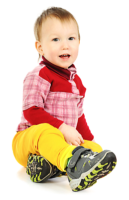 포토 JPG 해외이미지 백인 행복 얼굴 어린이 신발 한명 웃음 사람 앉기 소년 빨간색 노란색 유치원 흰색 표현 아기 천진난만 해외202004 해외포토 서양인 1 교육 남자 감정 컬러 컨셉 모션 표정 신체부위 파일형식 이미지허브