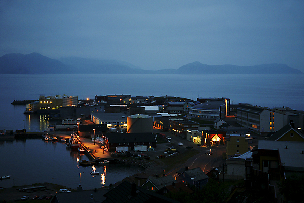 포토 JPG 해외이미지 유럽 바다 자연 하늘 전등 산 노르웨이 풍경 사람없음 건물 빨간색 파란색 빛 노란색 항구 안개 가을 도시 보트 야간 북쪽 닻 순록 해외202004 해외포토 자연요소 건축물 계절 나라 컬러 배_교통 교통시설 날씨 조명 방향 생태계 파일형식 이미지허브