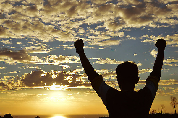 포토 JPG 해외이미지 라이프스타일 남자 행복 실루엣 모래 바다 여행 생각 자연 하늘 휴가 휴식 건강 사람 사람없음 야외 물 햇빛 태양 여행객 일출 환경 황혼 일몰 새벽 기쁨 자유 고독 저녁 장면 배려 혼자 수평선 해외202004 해외포토 자연요소 감정 컨셉 촬영기법 생활 노을 야간 생태계 파일형식 이미지허브
