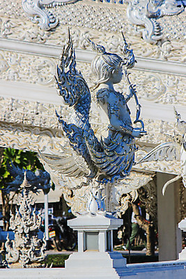 포토 JPG 해외이미지 주간 캐릭터 종교 호수 조각 불교 태국 하늘 창조 미술 사람없음 파란색 컬러풀 햇빛 조각상 반사 맑음 활발 거울 흰색 연못 사찰 수도원 일반 강렬 명품 정교 해외202004 해외포토 자연요소 아시아 컬러 컨셉 종교건축 날씨 문화예술 태양 조형물 상품 파일형식 이미지허브