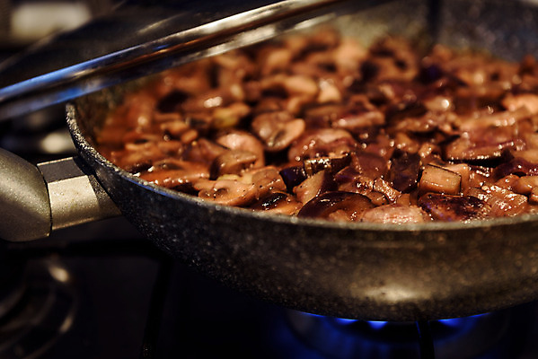 포토 JPG 해외이미지 전통 접시 음식 백그라운드 채소 불 가지 양파 육류 요리 사람없음 갈색 저녁식사 치킨 튀김 하트 뜨거움 프라이팬 그릴 난로 향신료 매움 후추 채식주의자 해외202004 해외포토 자연요소 모양 식기 컬러 식재료 주방용품 식사 맛 난방기 채식 닭고기요리 향미료 파일형식 이미지허브