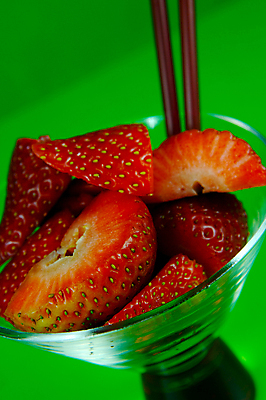 포토 JPG 해외이미지 음료 음식 다이어트 과일 유리 딸기 건강 사람없음 빨간색 초록색 주스 칵테일 바 밀짚 고립 해외202004 해외포토 컬러 재질 주류 짚 파일형식 이미지허브