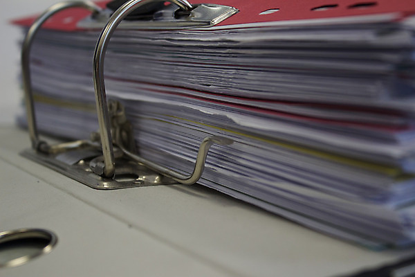 포토 JPG 해외이미지 사람없음 사무실 쌓기 사무용품 흰색 작업 문서 파일 바인더 해외202004 해외포토 컬러 비즈니스 모션 문구용품 파일형식 이미지허브