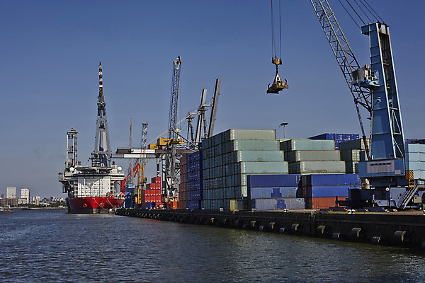 포토 JPG 해외이미지 유럽 산업 바다 비즈니스 자물쇠 항해 사람없음 물 강 세계 항구 트럭 화물 보트 상품 몸무게 컨테이너 기중기 무역 네덜란드 함선 상업 바쁨 포트 무거움 해고 로딩 정문 터미널 해외202004 해외포토 자연요소 나라 배_교통 교통시설 자동차 문 운송업 중장비 무게 파일형식 이미지허브