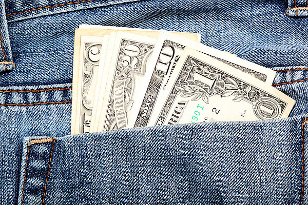 포토 JPG 해외이미지 옷 종이 백그라운드 컨셉 지폐 돈 비즈니스 바지 실내 사람없음 금융 파란색 쇼핑 유행 달러 흰색 청바지 직물 면 그룹 변화 재산 구매 주머니 심볼 오브젝트 상업 소매 옛날 자금 중고 많음 해외202004 해외포토 컬러 하의 내부 경제 파일형식 이미지허브