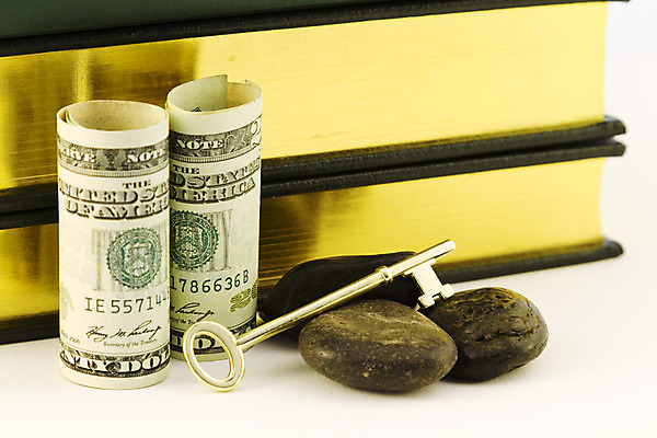 포토 JPG 해외이미지 교육 종이 돈 비즈니스 가족 수업 열쇠 설계 사람없음 책 가로 초록색 금융 달러 금속 검은색 저축 흰색 황금 목표 계획 대학교 투자 전략 골 어려움 요금 장학금 해외202004 해외포토 컬러 컨셉 학교 관계 재질 경제 재산 파일형식 지원금 이미지허브