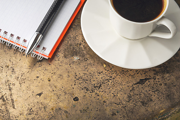 포토 JPG 해외이미지 접시 종이 커피 음료 여행 백그라운드 오렌지 비즈니스 탁자 사람없음 컵 가로 세트 펜 갈색 다이어리 검은색 쪽지 공책 줄무늬 공백 흰색 기록 오픈 도자기 모험가 페이지 시트 점심식사 단절 해외202004 해외포토 식기 컬러 가구 무늬 과일 문구용품 필기구 사무용품 식사 파일형식 이미지허브