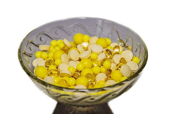 포토 JPG 해외이미지 백그라운드 컨셉 건강 사람없음 컬러풀 알약 약 흰색 오픈 질병 약국 예방 C 테라피 조제 보충 고립 돌봄 복용 해외202004 해외포토 알파벳 컬러 의학 모션 뷰티 만들기 파일형식 이미지허브