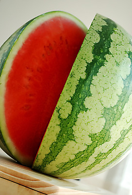 포토 JPG 해외이미지 조각 과일 수박 근접촬영 사람없음 빨간색 초록색 신선 달콤 해외202004 해외포토 뷰포인트 컬러 맛 파일형식 이미지허브