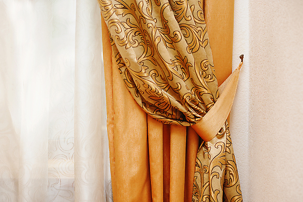 포토 JPG 해외이미지 디자인 꽃 밧줄 백그라운드 창문 주택 실내 발렌타인데이 그림자 사람없음 내부 장식 빛 햇빛 노란색 어둠 침실 방 흰색 침대 직물 커튼 황금 고급 우아함 그늘 질감 깊이 접기 펠트 스타일 벨벳 해외202004 해외포토 식물 줄 컬러 가구 컨셉 모션 데이이벤트 건물 태양 실크 파일형식 천_직물 이미지허브