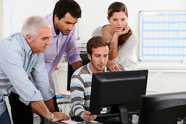 포토 JPG 해외이미지 백인 학생 여자 교육 남자 교실 학교 수업 노동자 실내 서기 사람 앉기 풍경 여러명 20대 컴퓨터 사무실 갈색 어둠 회색 흰색 가르침 4 야간 책상 대학교 보여주기 관심 사방 해외202004 해외포토 자연요소 서양인 직업 컬러 가구 다수 비즈니스 모션 청년 내부 전자제품 숫자 파일형식 이미지허브