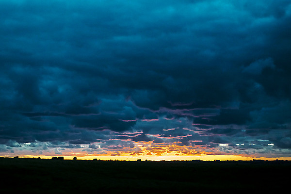 포토 JPG 해외이미지 구름 계절 실루엣 여행 백그라운드 오렌지 자연 하늘 아침 따뜻함 풍경 사람없음 야외 일출 환경 일몰 새벽 야간 장면 내추럴 우루과이 수평선 해외202004 해외포토 주간 자연요소 과일 촬영기법 노을 남아메리카 생태계 파일형식 이미지허브
