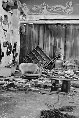 포토 JPG 해외이미지 산업 벽 의자 건축양식 공장 날씨 추상 흑백 사람없음 내부 건물 목재 페인트 방 듣기 탐험 수확 골동품 도시 판넬 얼룩 쓰레기 폐기물 파편 버리기 창고 폐허 질감 부스 그런지 깨짐 썩음 옛날 파멸 혼란 해외202004 해외포토 나무 건축물 건축 가구 컨셉 무늬 농업 재료 공업 모션 촬영기법 파일형식 소멸 이미지허브