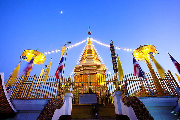 포토 JPG 해외이미지 전통 아시아 종교 문화 선 조각 여행 불교 건축양식 태국 앉기 사람없음 조각상 탑 금속 기도 사찰 영혼 역사 큼 북쪽 동쪽 숭배 해외202004 해외포토 건축물 건축 나라 종교건축 모션 재질 조형물 크기 방향 파일형식 이미지허브