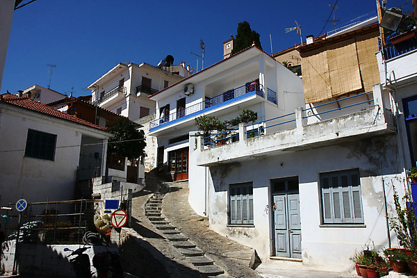 포토 JPG 해외이미지 바다 건축양식 거리 주택 사람없음 파란색 마을 조약돌 흰색 역사 그리스 그림 해외202004 해외포토 건축 유럽 컬러 건물 돌_바위 파일형식 이미지허브