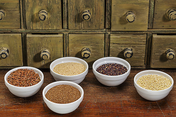 포토 JPG 해외이미지 재료 사람없음 목재 수확 흰색 시골 도자기 사발 낟알 캐비닛 수수 퀴노아 해외202004 해외포토 나무 컬러 농업 곡류 사기그릇 사물함 파일형식 이미지허브