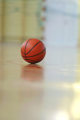 포토 JPG 해외이미지 농구 농구공 실내 사람없음 아웃포커스 운동 농구장 해외포토 공 스포츠시설 촬영기법 건강 내부 구기 파일형식 이미지허브