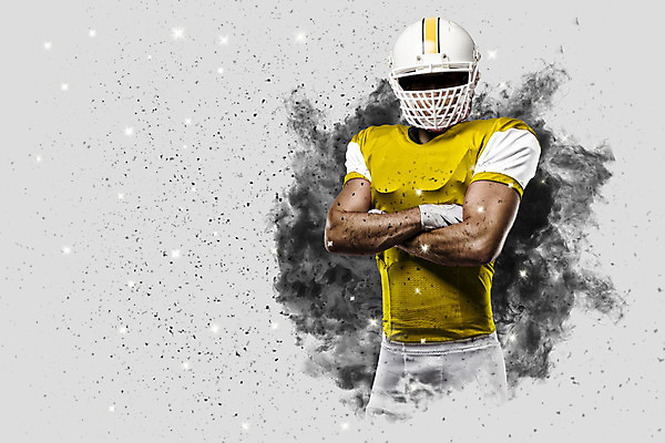 포토 JPG 해외이미지 남자 스포츠 유니폼 공 한명 사람 운동복 노란색 미식축구 축구 미국 헬멧 럭비공 미식축구선수 해외202004 해외포토 1 옷 컬러 북아메리카 운동선수 구기 보호장비 럭비용품 파일형식 이미지허브