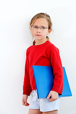 포토 JPG 해외이미지 백인 1 학생 라이프스타일 여학생 여자 교육 어린이 한명 사람 청년 공책 호기심 최초 고립 초보 해외202004 해외포토 서양인 감정 컨셉 문구용품 성인 생활 파일형식 이미지허브