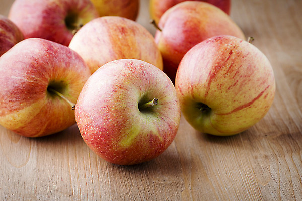 포토 JPG 해외이미지 음식 오렌지 과일 탁자 건강 사람없음 목재 여름 농작물 갈색 가을 그룹 달콤 사과 유기농 숙성 채식주의자 해외202004 해외포토 나무 웰빙 계절 컬러 가구 농업 재료 맛 채식 파일형식 이미지허브