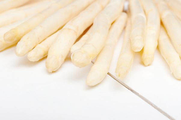 포토 JPG 해외이미지 계절 창 음식 백그라운드 다이어트 채소 재료 탁자 건강 요리 사람없음 초록색 새싹 수확 흰색 신선 다발 유기농 아스파라거스 날것 고립 생식 숙성 채식주의자 해외202004 해외포토 식물 웰빙 무기 컬러 가구 농업 채식 파일형식 이미지허브