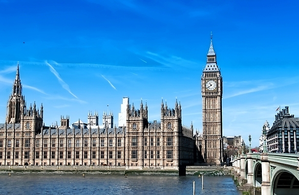 포토 JPG 해외이미지 시계 거실 영국 잉글랜드 버스 주택 사람없음 건물 물 강 탑 궁전 가을 도시 보트 역사 재산 큼 런던 국회 고딕 정부 템스강 해외202004 해외포토 자연요소 건축물 계절 유럽 육상교통 고건축 배_교통 대중교통 금융 크기 파일형식 이미지허브