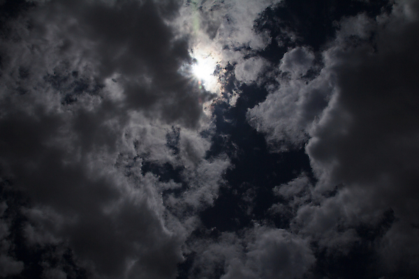 포토 JPG 해외이미지 구름 사람없음 야외 회색 달 야간 달빛 해외202004 해외포토 자연요소 컬러 파일형식 이미지허브