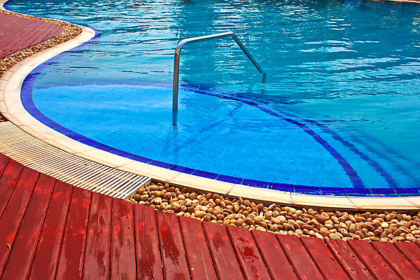 포토 JPG 해외이미지 여행 곡선 사다리 휴가 휴식 수영장 사람없음 야외 가로 물 여름 운동 젖음 신선 투명 해외202004 해외포토 자연요소 계절 선 컨셉 건강 도구 파일형식 이미지허브