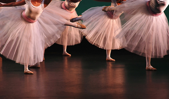 포토 JPG 해외이미지 모델 커플 드레스 여자 백그라운드 신발 이동 신체 미술 사람 사람없음 유행 경쟁 공연 댄서 에너지 무대 춤 닫기 발레 클럽 흥분 발레리나 뮤지컬 블러 해외202004 해외포토 직업 옷 감정 컨셉 관계 모션 문화예술 이벤트 파일형식 이미지허브