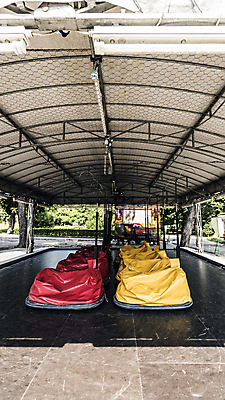 포토 JPG 해외이미지 나무 공원 행복 어린이 분홍색 놀이 수영장 사람없음 빨간색 초록색 물 파란색 빛 컬러풀 노란색 기계 기쁨 놀이공원 게임 축하 도시 바퀴 원형 승차 서커스 회전목마 공평 해외202004 해외포토 자연요소 도형 식물 공공시설 감정 컬러 컨셉 모션 사람 테마파크 놀이기구 파일형식 이미지허브