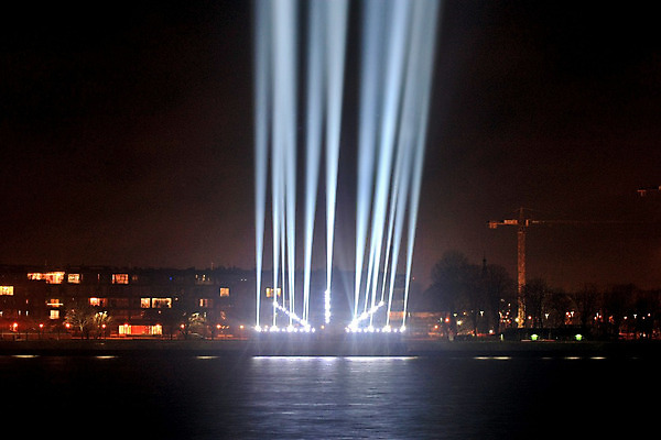 포토 JPG 해외이미지 여행 백그라운드 하늘 사람없음 건물 물 파란색 빛 강 도시풍경 컬러풀 여행객 산책로 신선 도시 야간 가득함 호기심 쇼 북쪽 폭설 해외202004 해외포토 자연요소 건축물 감정 길 컬러 컨셉 눈_날씨 사람 풍경 자연재해 방향 파일형식 이미지허브