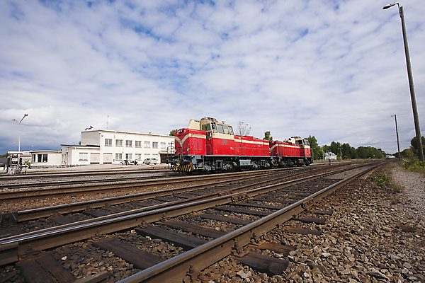 포토 JPG 해외이미지 교통시설 하늘 사람없음 빨간색 기차 역 해외202004 해외포토 육상교통 컬러 교통 대중교통 시설 파일형식 이미지허브