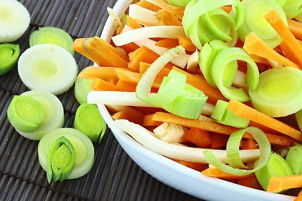 포토 JPG 해외이미지 접시 음식 다이어트 채소 오렌지 오이 건강 요리 사람없음 초록색 주방 정원 식사 저녁식사 당근 샐러드 흰색 신선 고명 닫기 자르기 먹기 준비 유기농 날것 슬라이스 후추 성분 내추럴 점심식사 섞기 영양분 채식주의자 개조 해외202004 해외포토 식기 웰빙 컬러 과일 모션 뿌리채소 향신료 채식 파일형식 이미지허브