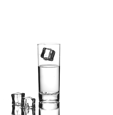 포토 JPG 해외이미지 라이프스타일 실루엣 음료 사람없음 얼음 투명 액체 큐브 해외202004 해외포토 자연요소 촬영기법 생활 파일형식 이미지허브