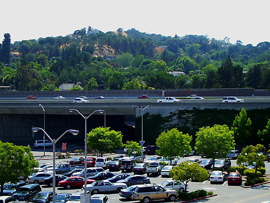 포토 JPG 해외이미지 나무 식물 도로 선 패턴 교통시설 자동차 하늘 사람없음 노란색 회색 고속도로 그룹 보행로 큼 주차 질감 봉 분열 제비 콘크리트 해외202004 해외포토 길 육상교통 컬러 교통 무늬 조류 크기 시설 파일형식 이미지허브