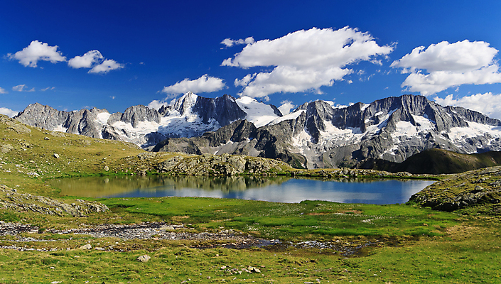 포토 JPG 해외이미지 구름 유럽 호수 여행 자연 하늘 휴가 산 풍경 사람없음 야외 초록색 여름 파란색 태양 반사 환경 계곡 맑음 얼음 침묵 이탈리아 트래킹 거울 하이킹 바위 흰색 빙하 알프스 암초 내추럴 절정 해외202004 해외포토 자연요소 계절 나라 컬러 레저 날씨 소리 돌_바위 생태계 파일형식 이미지허브