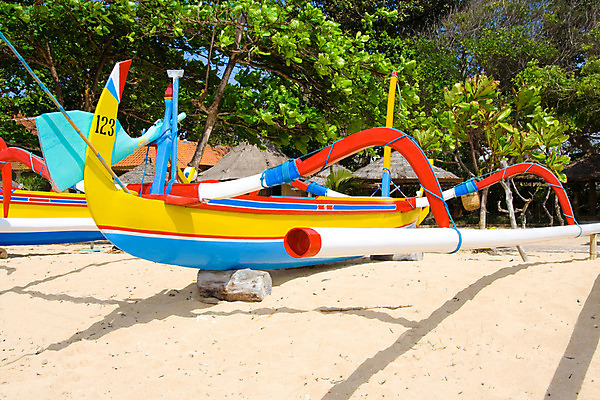 포토 JPG 해외이미지 나무 전통 선 모래 바다 여행 낚시 휴가 새로움 동양인 사람없음 빨간색 초록색 물 여름 파란색 컬러풀 노란색 흰색 보트 발리 인도네시아 해외202004 해외포토 자연요소 식물 계절 아시아 컬러 섬 컨셉 배_교통 레저 인종 파일형식 이미지허브