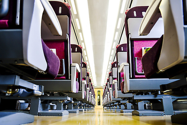 포토 JPG 해외이미지 여행 의자 비즈니스 창문 난간 교실 교통시설 자동차 새로움 버스 실내 사람 사람없음 내부 가로 빨간색 도시풍경 기차 표현 도시 복도 전철 속도 전차 안락의자 마차 승객 지하 일반 줄서기 안락 해외202004 해외포토 교육 육상교통 교통수단 컬러 가구 교통 컨셉 학교 모션 대중교통 풍경 시설 파일형식 이미지허브