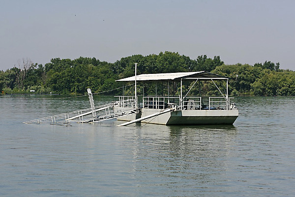 포토 JPG 해외이미지 나무 아시아 호수 농업 태국 자연 하늘 밥 동양인 풍경 사람없음 빨간색 초록색 물 농작물 강 달리기 농장 농경지 젖음 시골 신선 도시 보트 개울 플랫 습지 홍수 내추럴 논밭 땅바닥 재앙 평야 해외202004 해외포토 자연요소 식물 나라 산업 음식 컬러 밭 배_교통 모션 바닥 논 인종 자연재해 생태계 파일형식 이미지허브