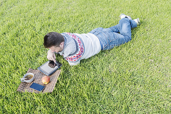 포토 JPG 해외이미지 라이프스타일 외관 남자 행복 커피 음료 음식 인터넷 통신 탁자 아침 모바일 휴식 주택 한명 서기 미소 사람 앉기 성인 야외 컵 노트북 스마트폰 컴퓨터 알약 평화 디지털 정원 맑음 공책 터치 잡기 아침식사 무선전화기 네트워킹 해외202004 해외포토 주간 1 식기 감정 가구 컨셉 모션 날씨 문구용품 표정 건물 생활 전자제품 핸드폰 스마트기기 약 식사 네트워크 전화기 파일형식 이미지허브