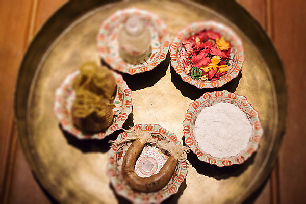 포토 JPG 해외이미지 라이프스타일 꽃 비즈니스 공장 자연 휴식 건강 사람없음 가로 약 건강관리 스파 시골 신선 마사지 항아리 약초 가루 허브 향수 개성 아로마테라피 돌봄 바디케어 옛날 해외202004 해외포토 식물 컨셉 공업 의학 모션 관리 생활 화장품 도자기 풀_식물 생태계 테라피 파일형식 이미지허브