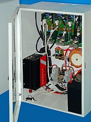 포토 JPG 해외이미지 직업 실내 사람없음 야외 빨간색 초록색 파란색 전자제품 상자 노란색 검은색 어둠 전선 흰색 판넬 계획 먹이 해고 고립 변압기 설치 요금 전압 현재 해외202004 해외포토 컬러 컨셉 비즈니스 내부 파일형식 이미지허브