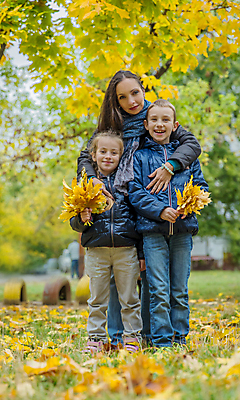 포토 JPG 해외이미지 백인 라이프스타일 계절 공원 여자 딸 행복 아들 얼굴 어린이 잎 2 가족 포옹 자연 놀이 엄마 휴식 건강 사랑 미소 웃음 사람 소년 야외 세명 노란색 유행 기쁨 가을 아기 황금 언니 거짓말 남동생 해외202004 해외포토 서양인 식물 공공시설 남자 감정 컬러 컨셉 관계 안기 표정 생활 신체부위 생태계 자매 동생 파일형식 이미지허브