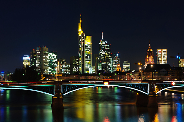 포토 JPG 해외이미지 전등 사람없음 강 고층빌딩 도시 야간 메인 네온 스카이라인 빛망울 프랑크푸르트 해외202004 해외포토 자연요소 조명 독일 빌딩 빛 파일형식 이미지허브