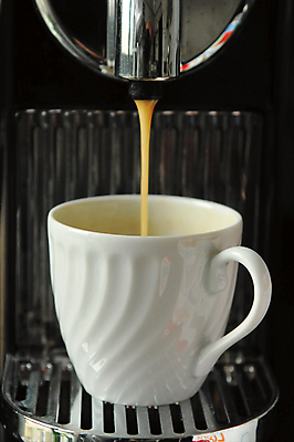 포토 JPG 해외이미지 직업 커피 음료 음식 백그라운드 자연 유리 탁자 아침 주택 사람없음 컵 갈색 주방 식당 검은색 어둠 기계 이탈리아 카페 에너지 흰색 신선 바 뜨거움 황금 닫기 아침식사 은색 가득함 묘사 오브젝트 서비스 활 싱글 질감 슛 에스프레소 내추럴 단절 철강 카페인 해외202004 해외포토 주간 식기 유럽 컬러 가구 모션 재질 건물 상점 식사 생태계 파일형식 이미지허브