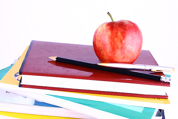 포토 JPG 해외이미지 교육 생각 과일 졸업 학교 상상 성공 사람없음 책 독서 연필 가르침 목표 사과 오솔길 성적 문학 고립 압력 해외202004 해외포토 길 컨셉 학용품 필기구 파일형식 이미지허브