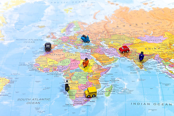 포토 JPG 해외이미지 종이 여행 지도 자동차 버스 사람없음 세계 자전거 중국 도시 닫기 땅 심볼 검색 런던 러시아 택시 방문 인도양 동쪽 대서양 자석 남아프리카 루트 지리 해외202004 해외포토 유럽 아시아 육상교통 바다 모션 아프리카 승용차 영국 대중교통 바이크 방향 파일형식 이미지허브