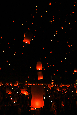 포토 JPG 해외이미지 사람없음 야외 빛 야간 풍등 풍등날리기 풍등놀이 풍등행사 풍등축제 해외202004 해외포토 자연요소 놀이 조명 이벤트 등축제 파일형식 이미지허브